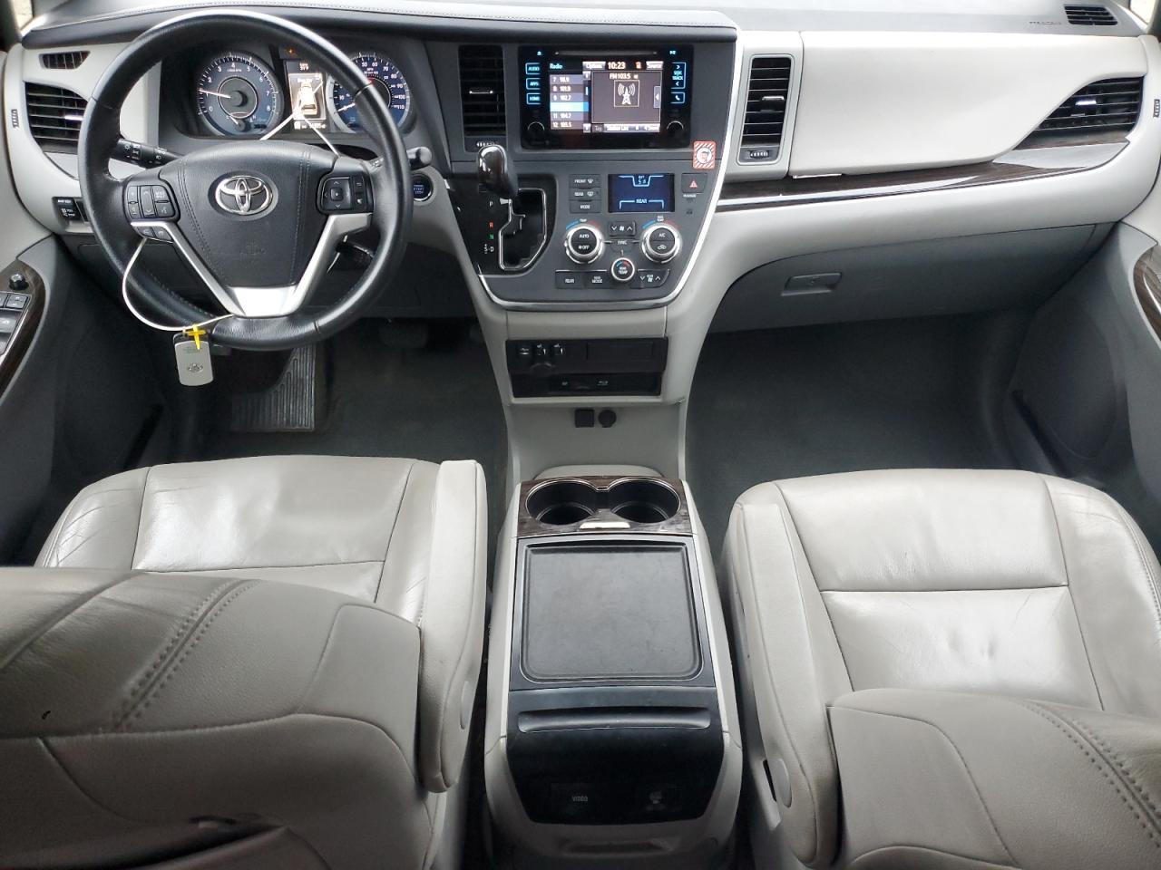 2015 TOYOTA SIENNA