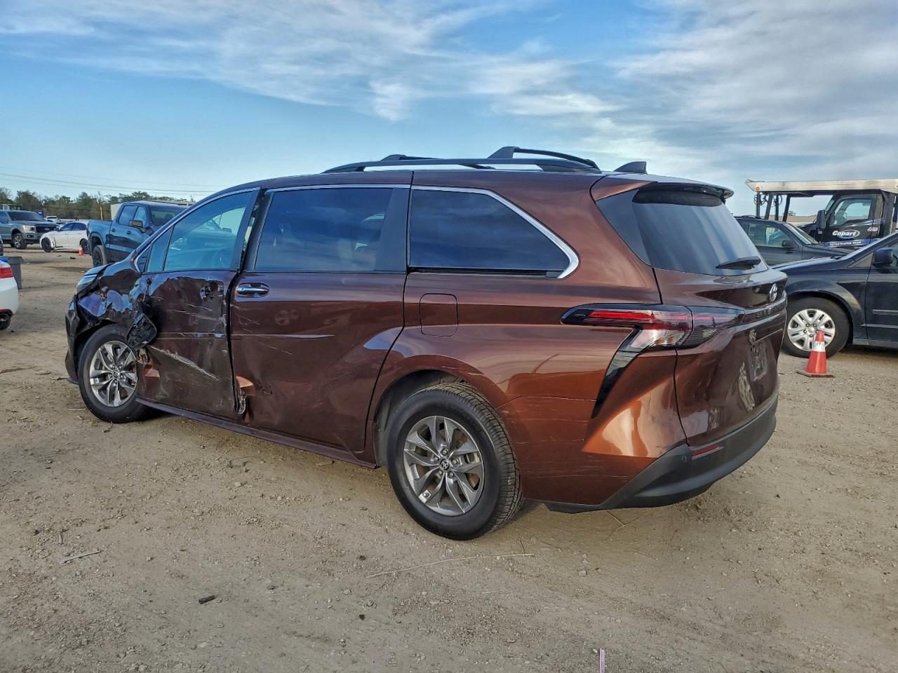 2023 TOYOTA SIENNA