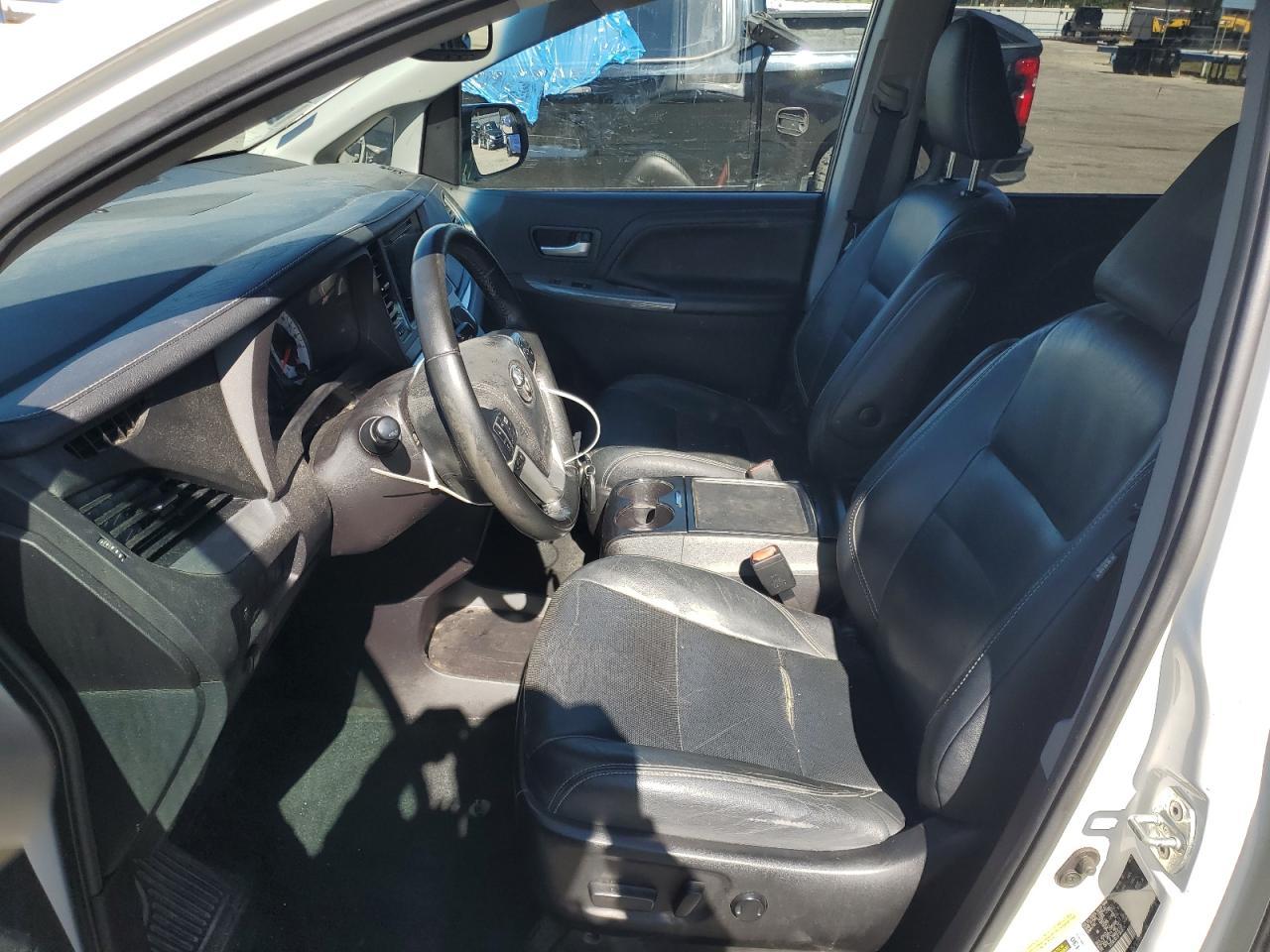 2015 TOYOTA SIENNA