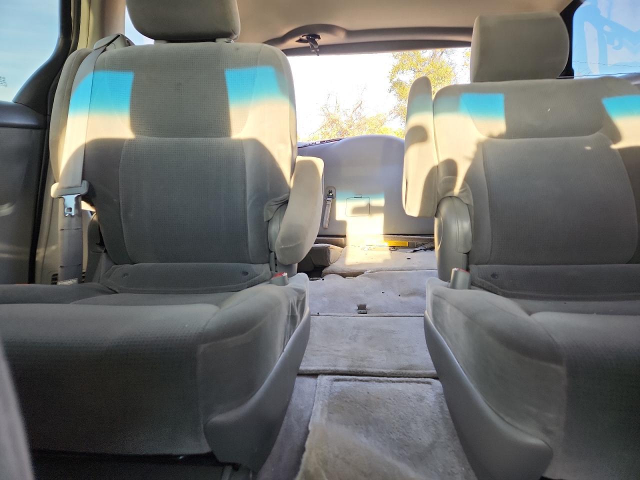 2005 TOYOTA SIENNA