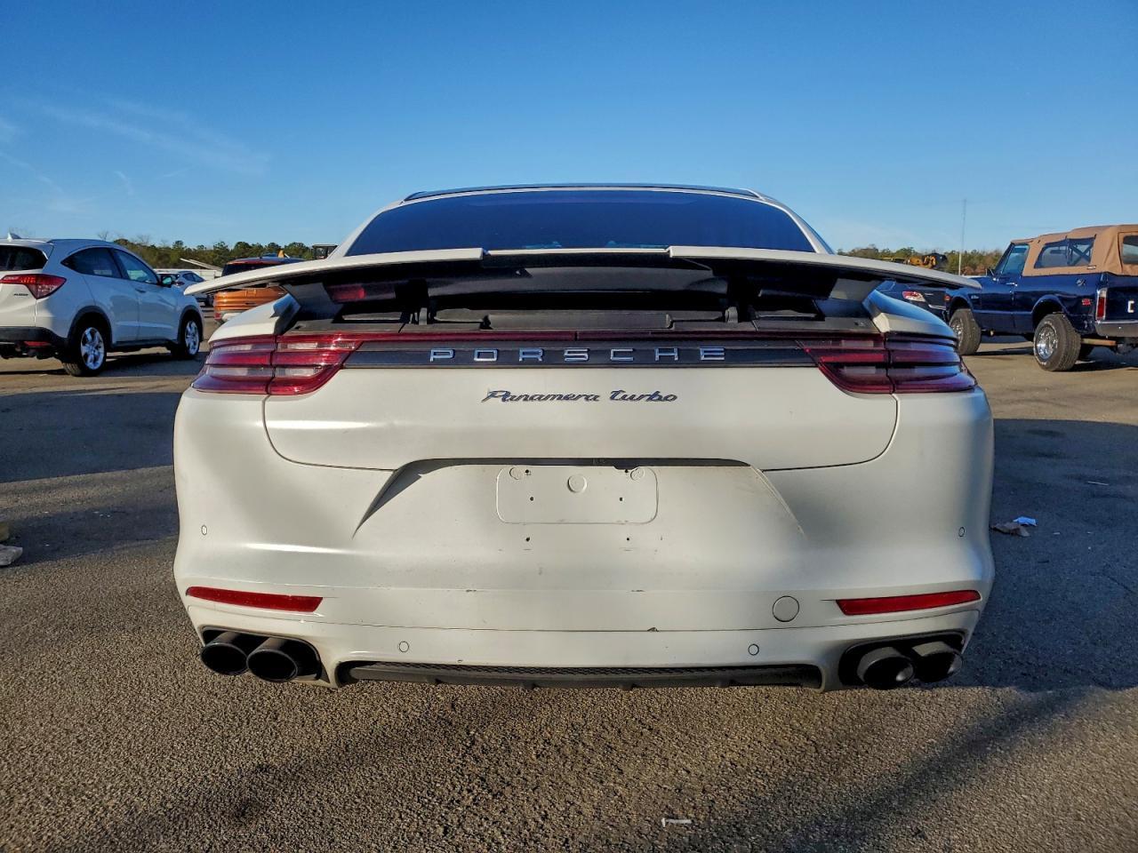 2017 PORSCHE Panamera