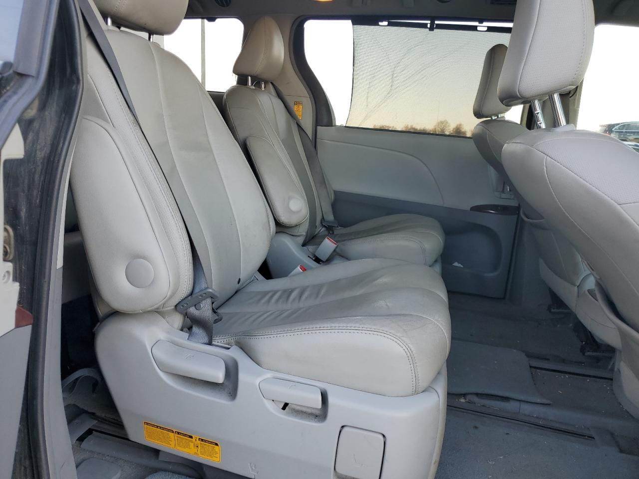 2014 TOYOTA SIENNA