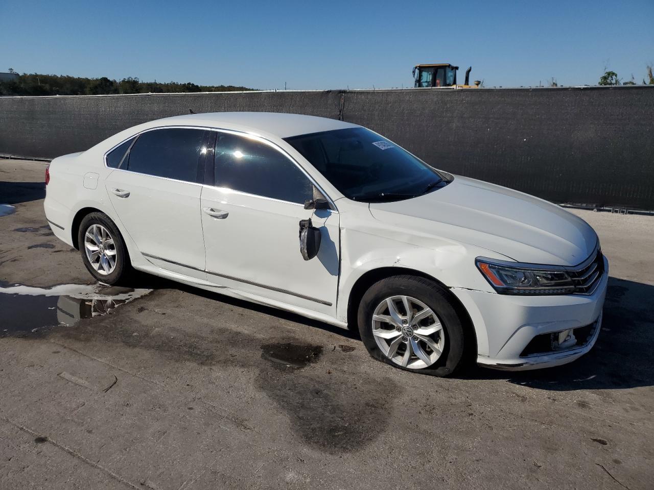2016 VOLKSWAGEN Passat