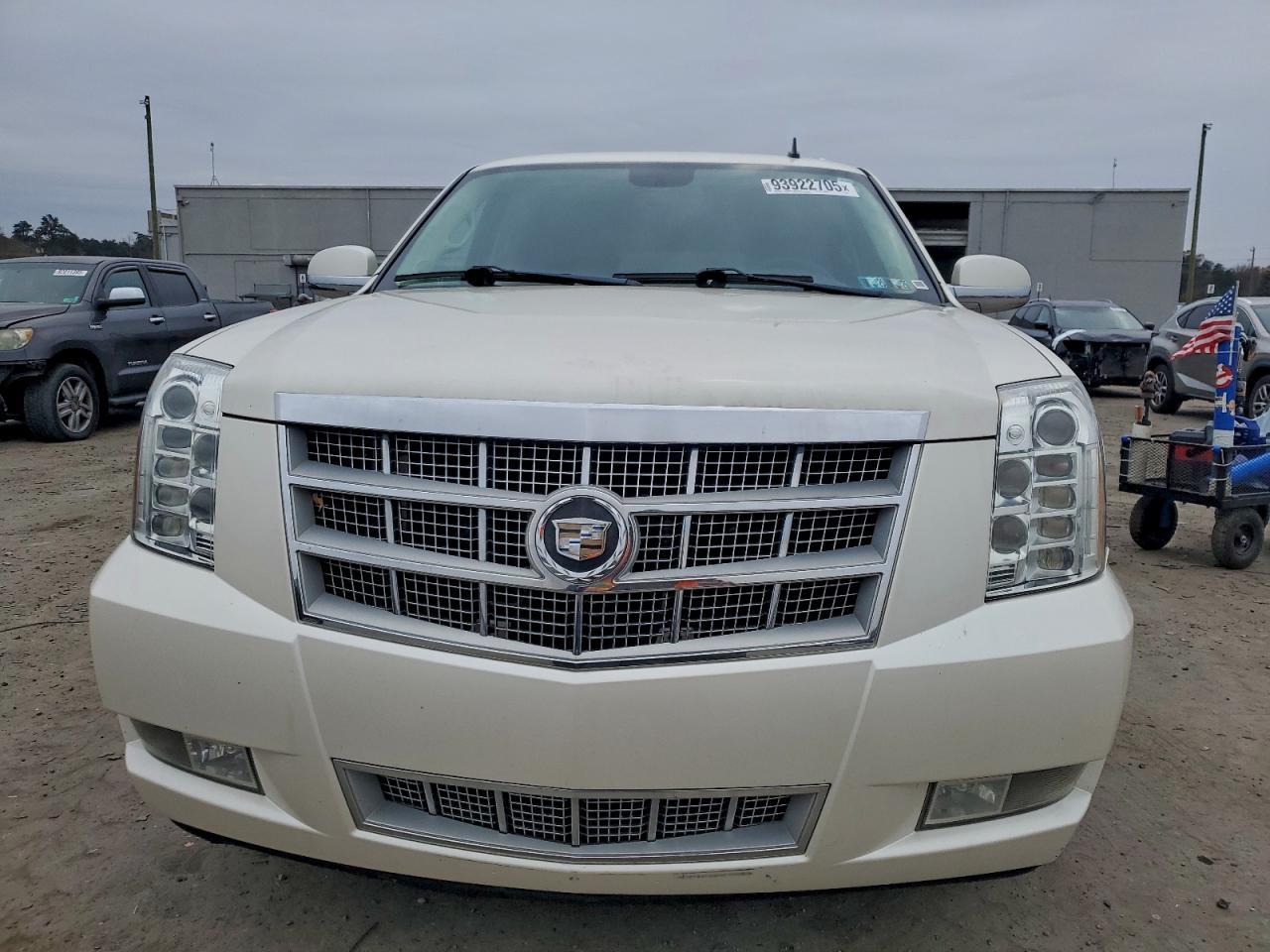 2011 CADILLAC Escalade ESV