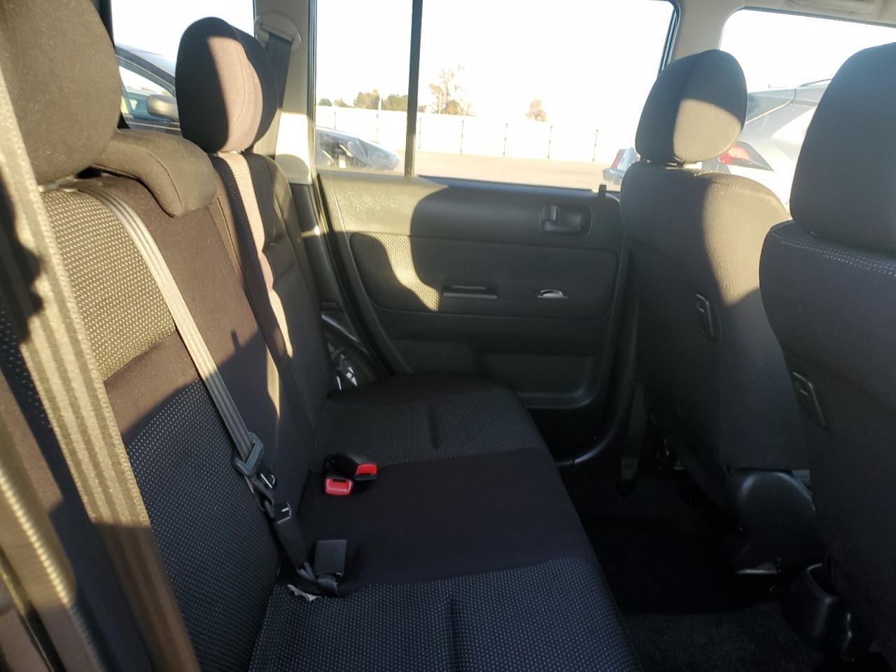 2005 TOYOTA SCION