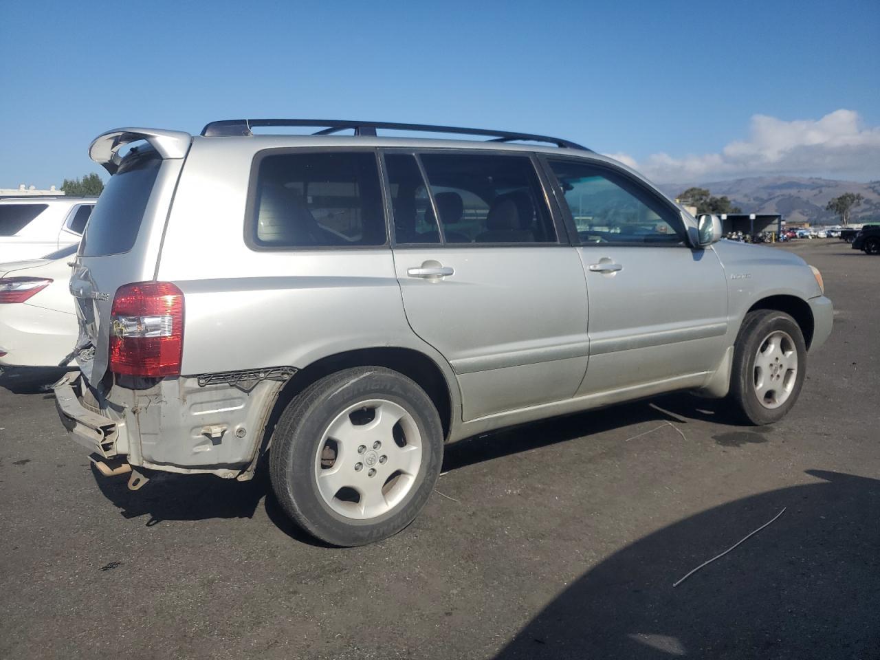 2005 TOYOTA HIGHLANDER