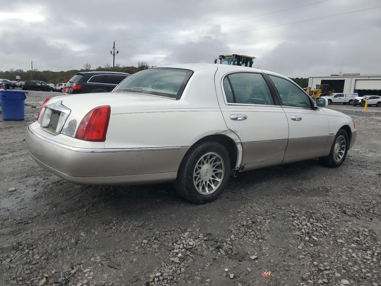 2002 LINCOLN Town Car