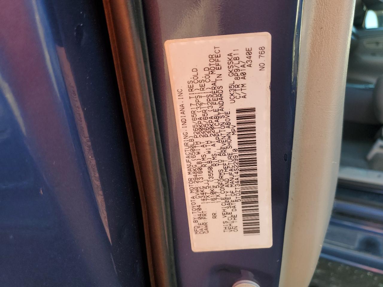 2004 TOYOTA Sequoia