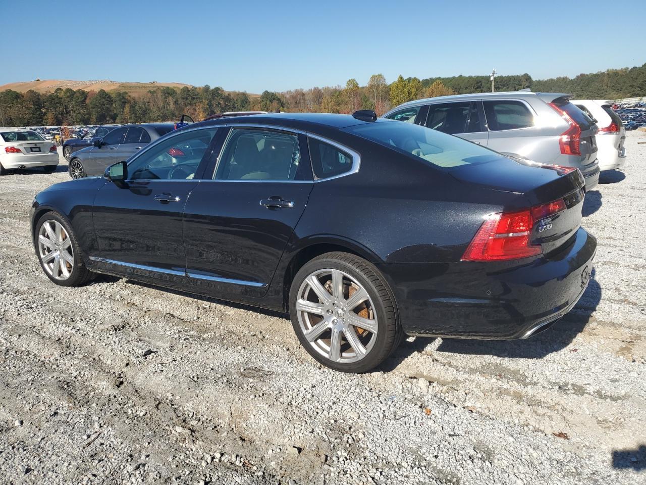 2017 VOLVO S90
