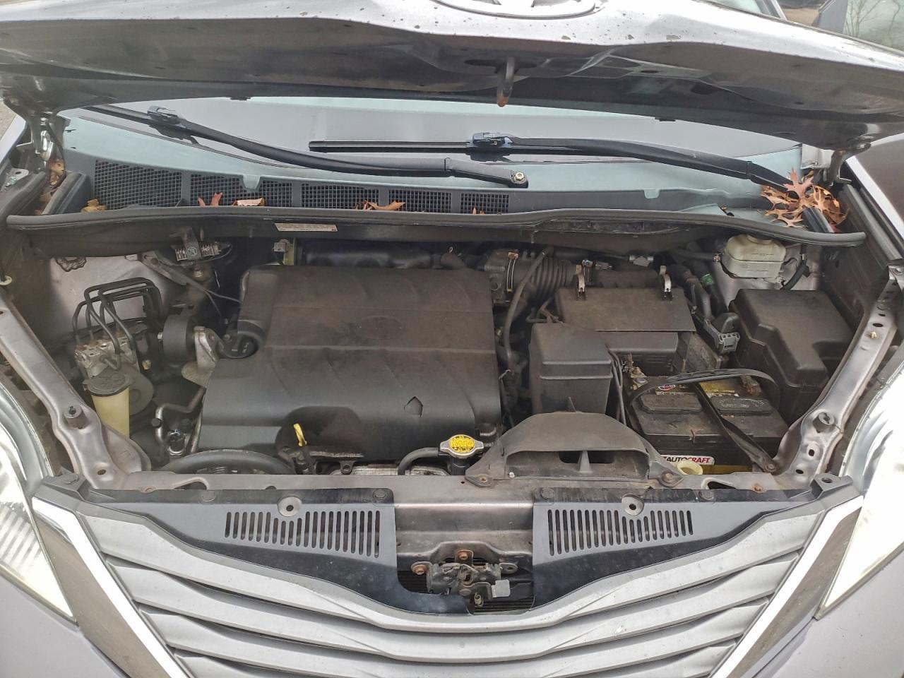 2013 TOYOTA SIENNA