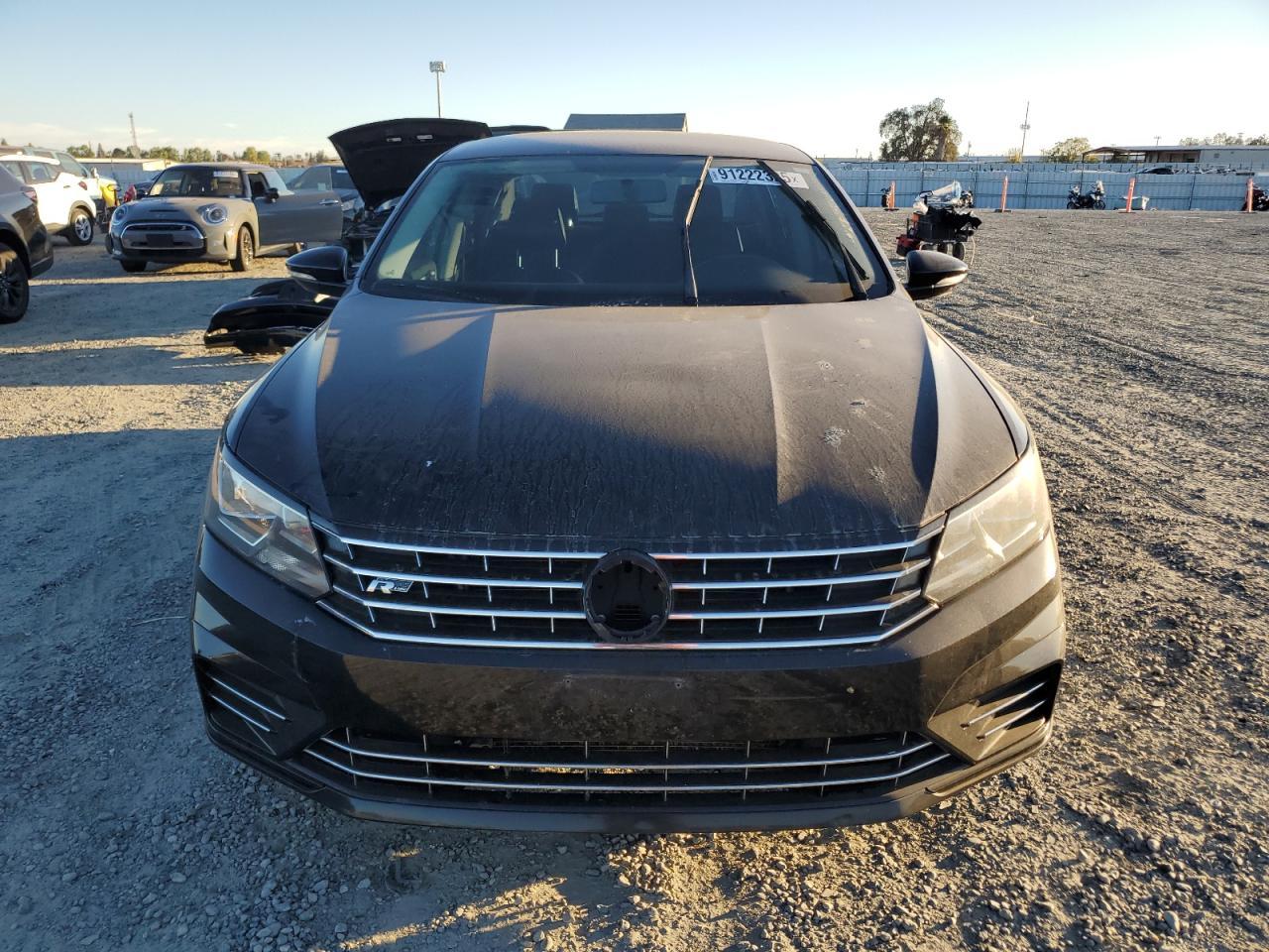 2016 VOLKSWAGEN Passat