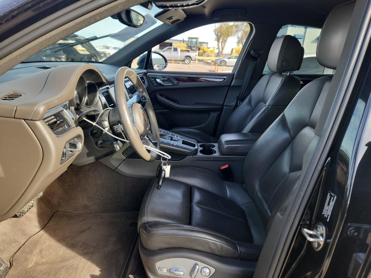 2016 PORSCHE Macan