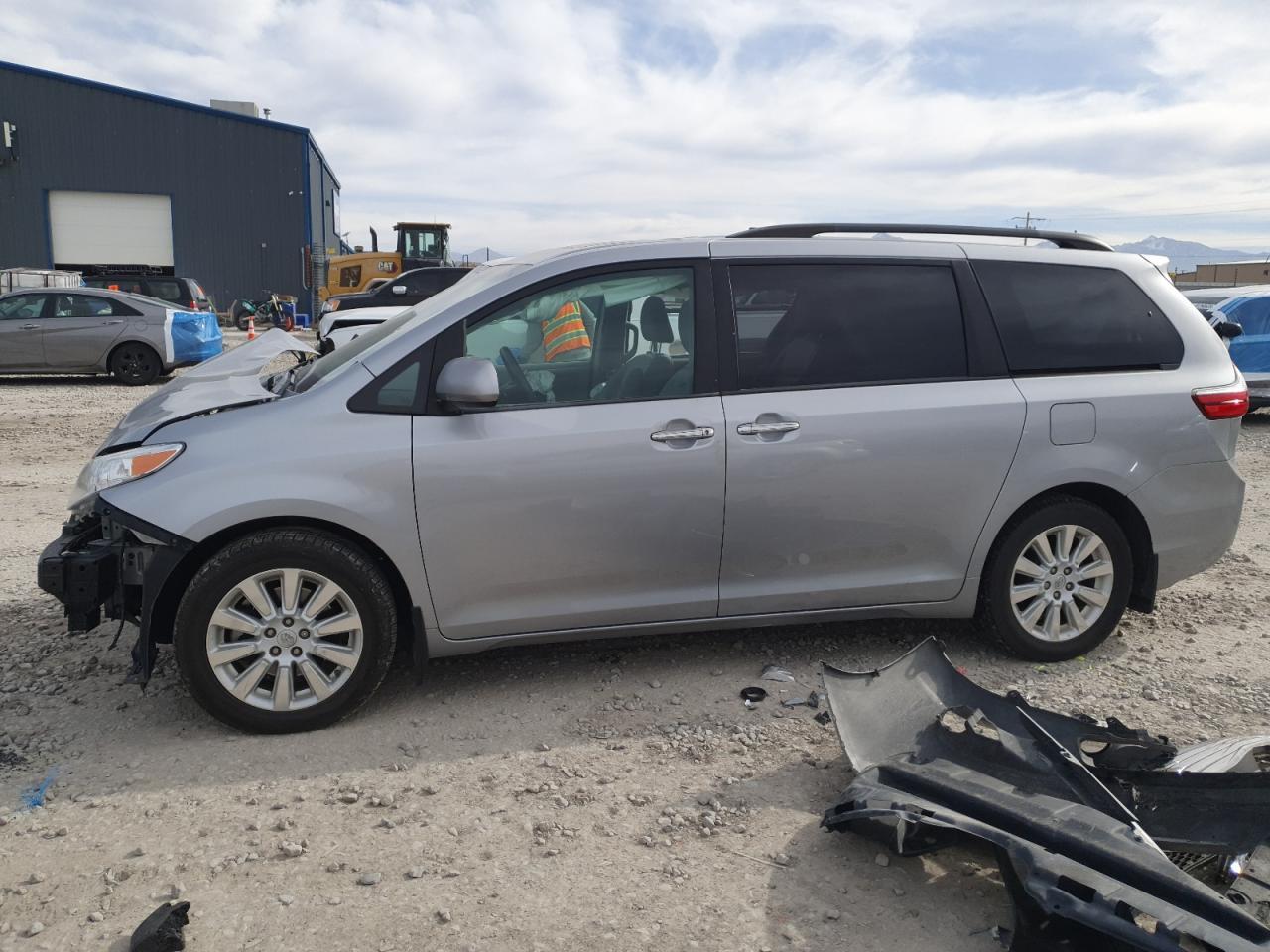 2015 TOYOTA SIENNA