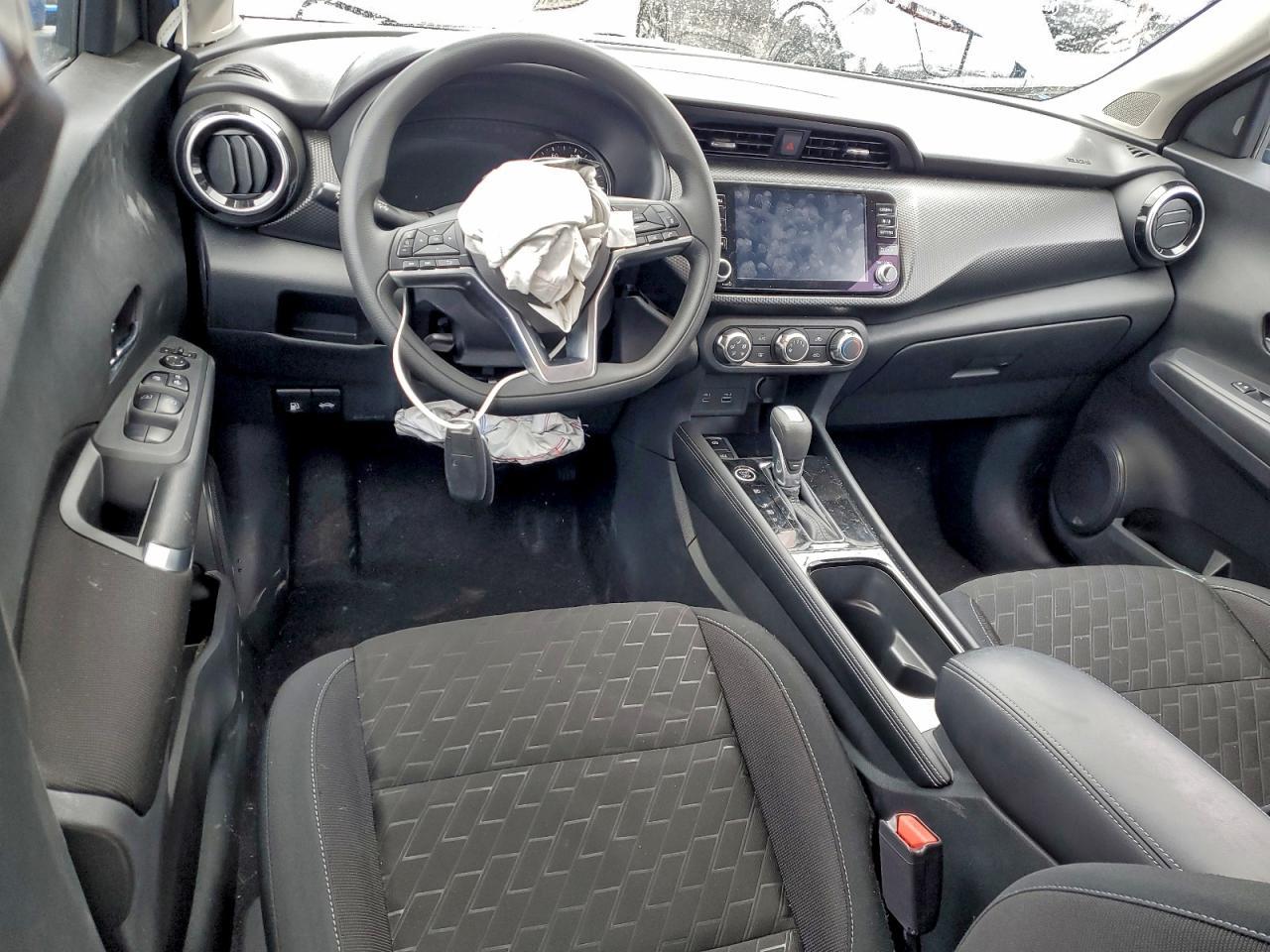 2024 NISSAN KICKS