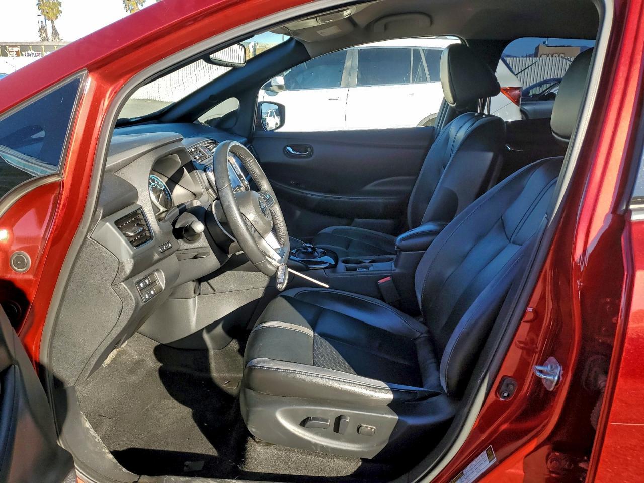 2021 NISSAN LEAF