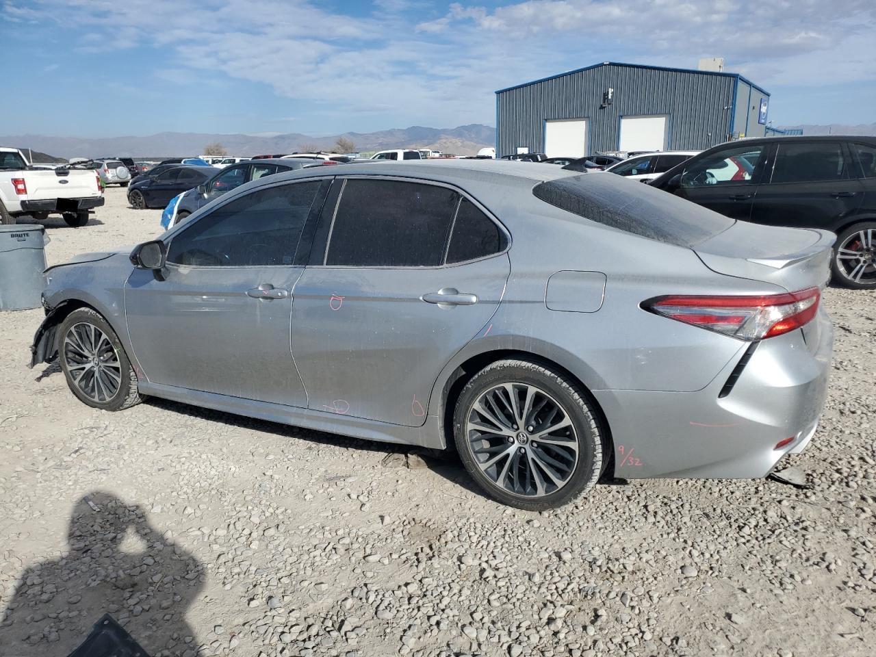 2018 TOYOTA CAMRY