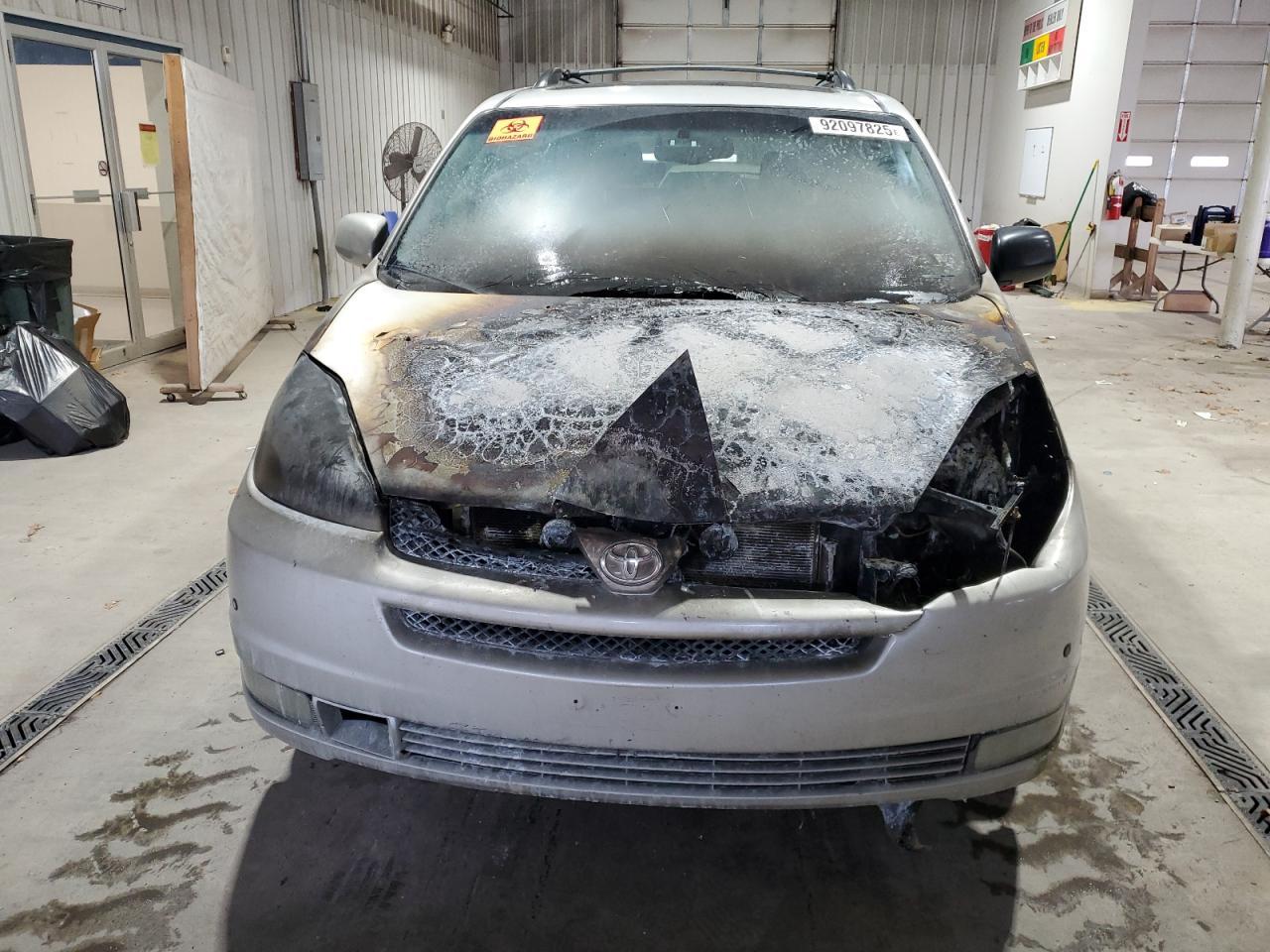 2004 TOYOTA SIENNA