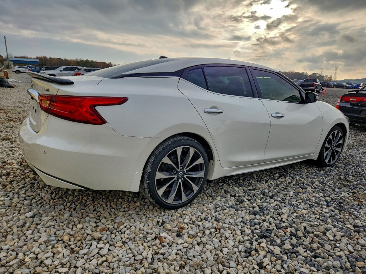 2016 NISSAN Maxima