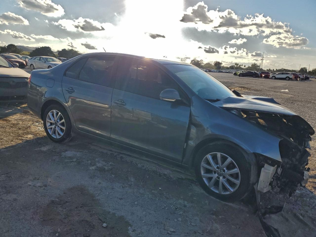 2010 VOLKSWAGEN JETTA
