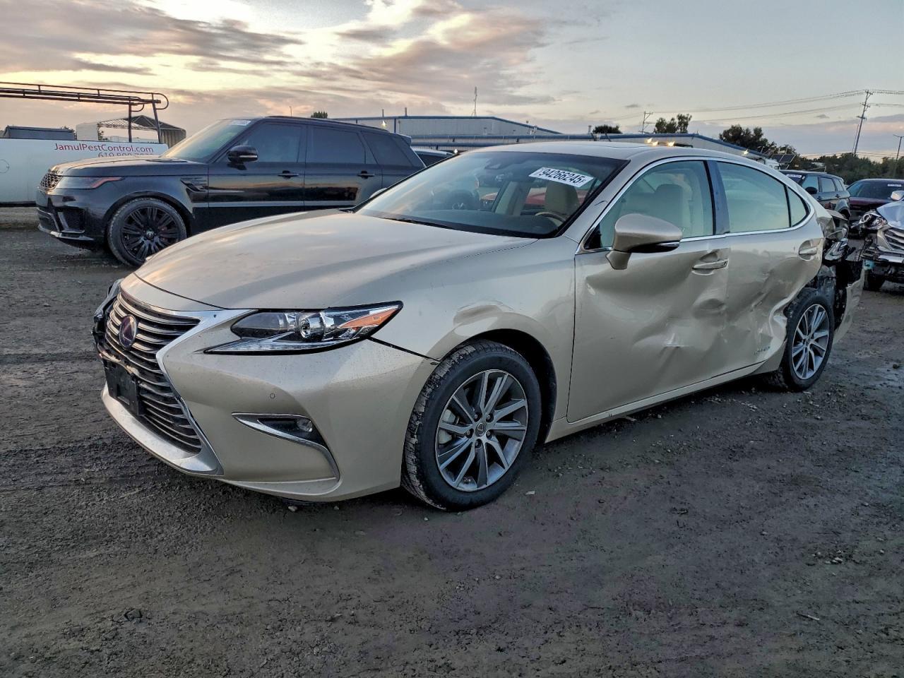 2017 LEXUS ES 300H