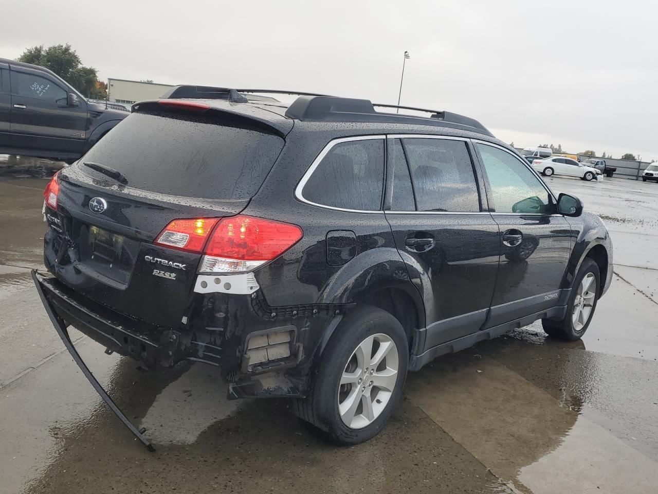 2013 SUBARU Outback