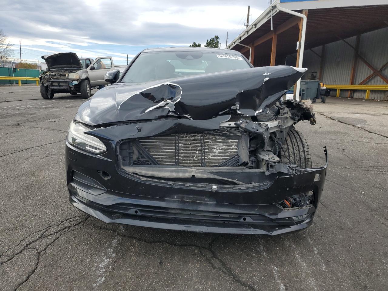 2017 VOLVO S90