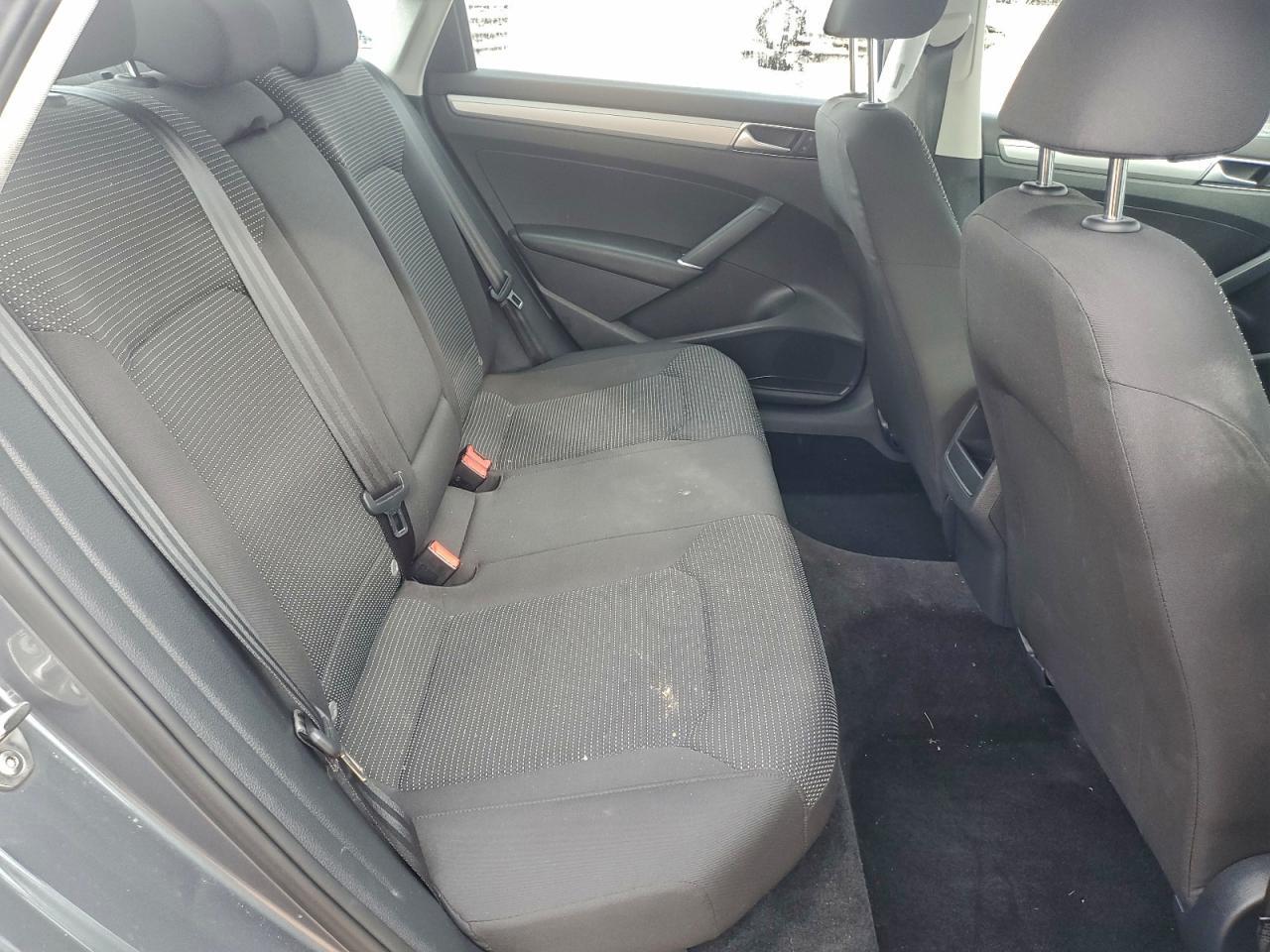 2016 VOLKSWAGEN Passat