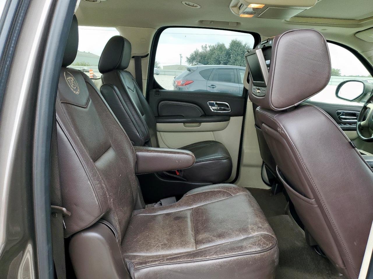 2013 CADILLAC Escalade ESV