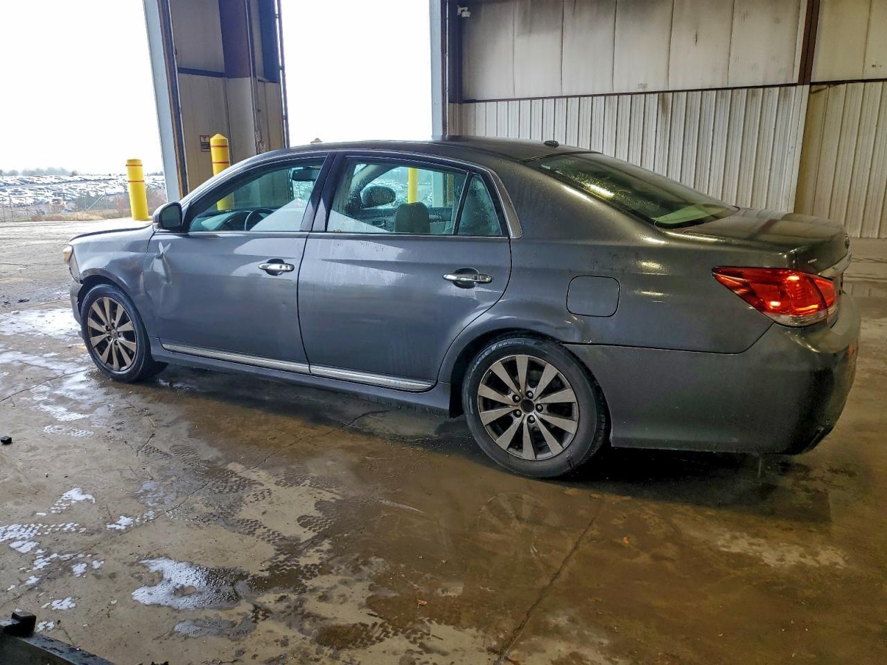 2011 TOYOTA Avalon