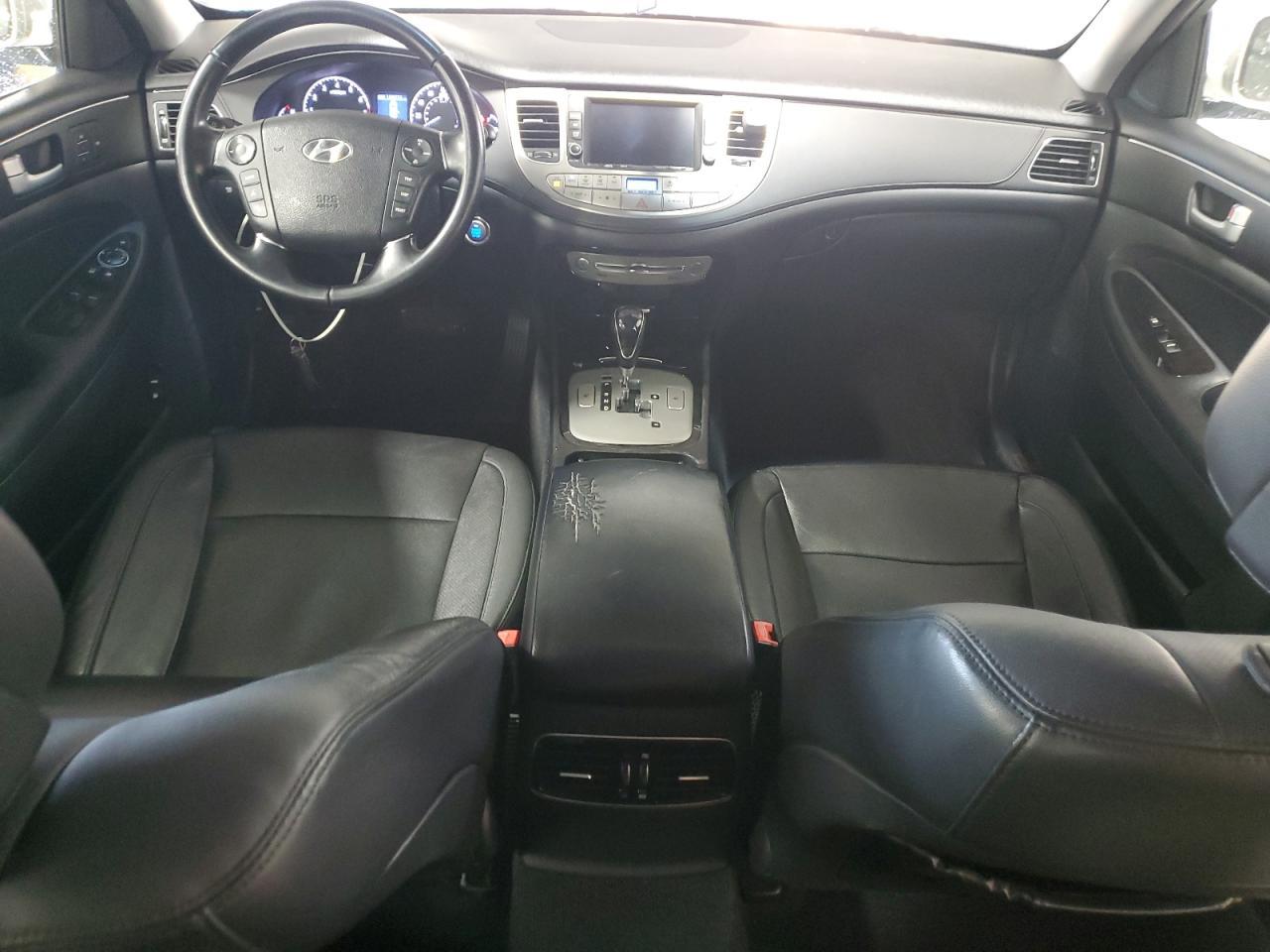 2013 HYUNDAI GENESIS