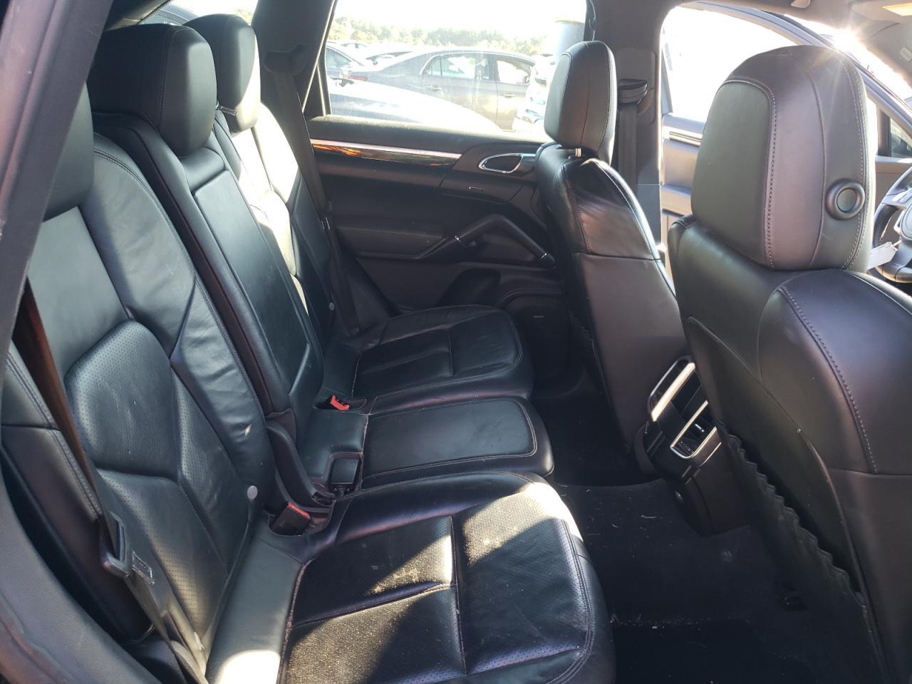 2012 PORSCHE CAYENNE