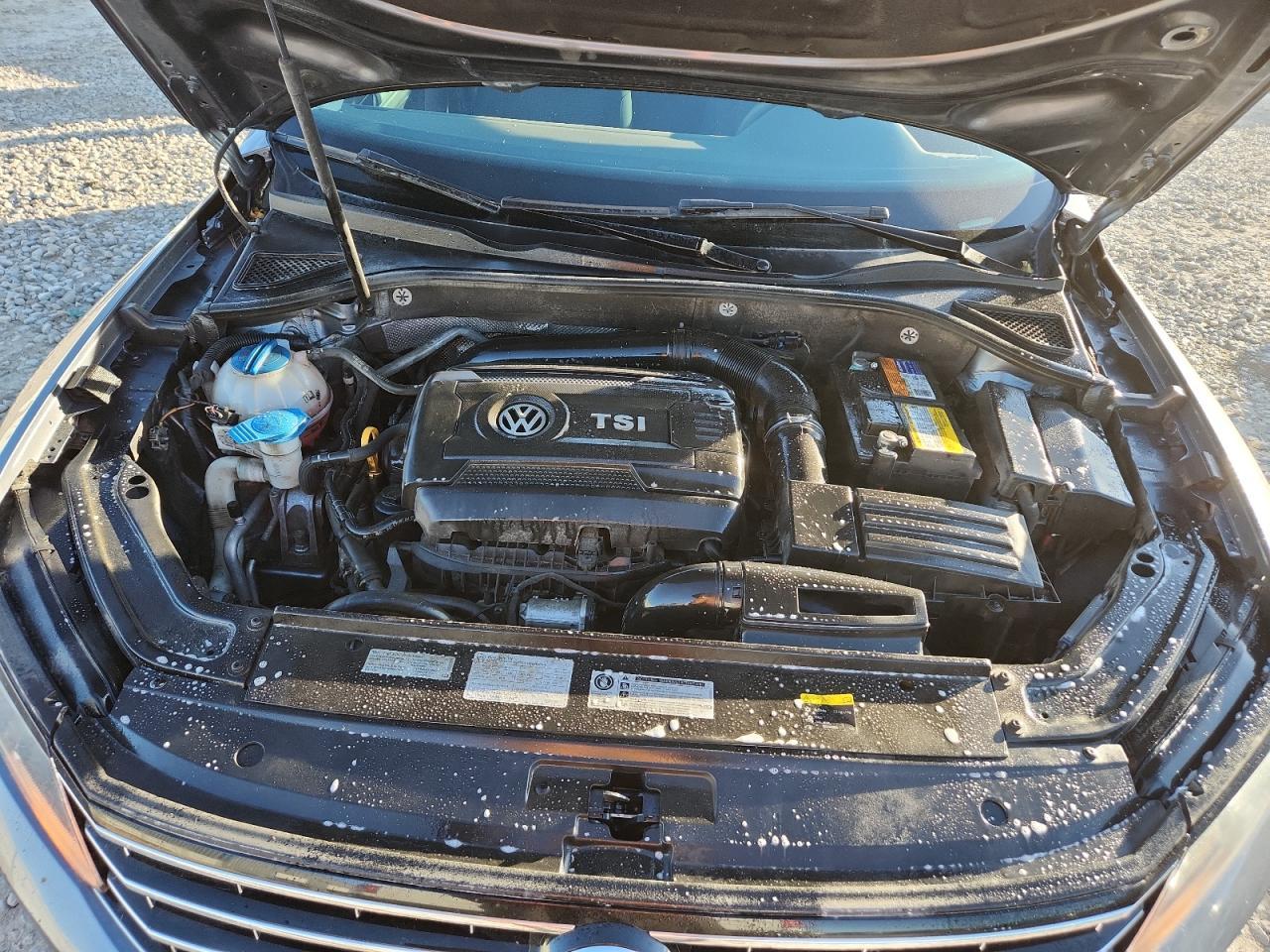 2016 VOLKSWAGEN Passat