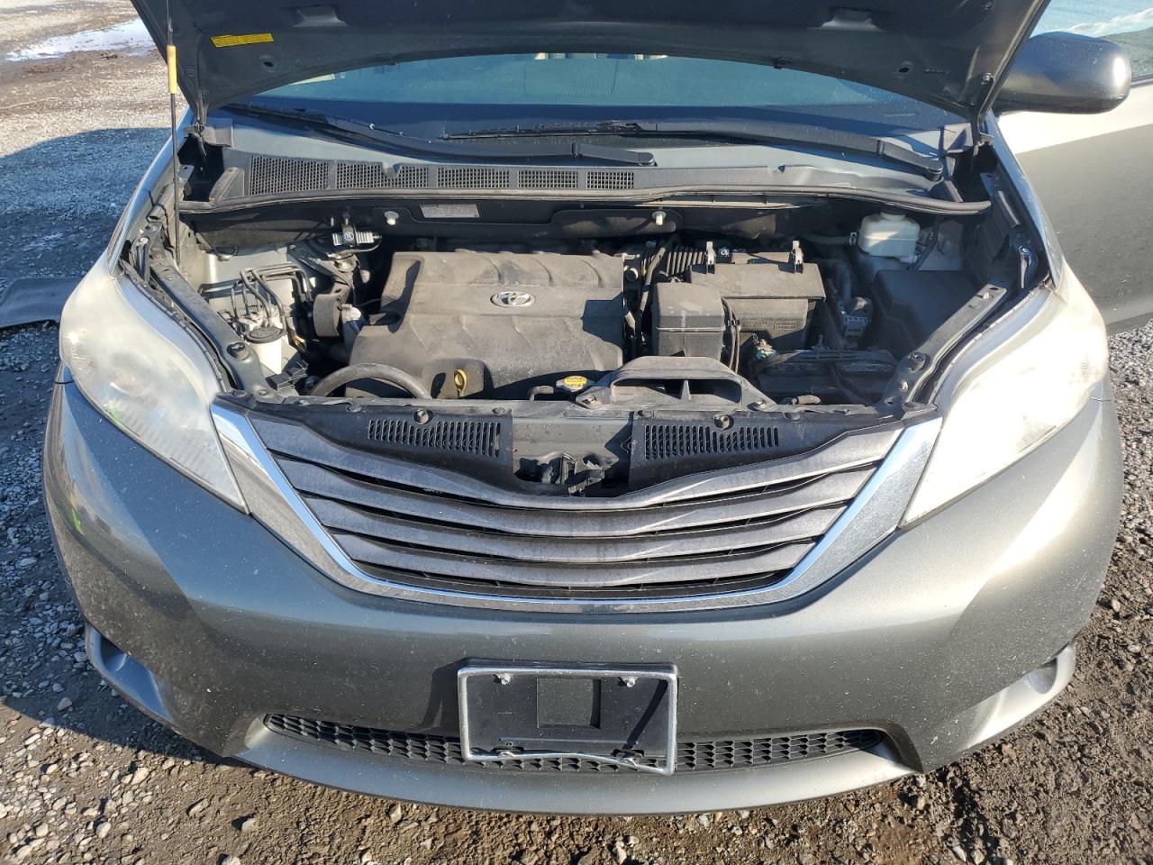 2012 TOYOTA SIENNA