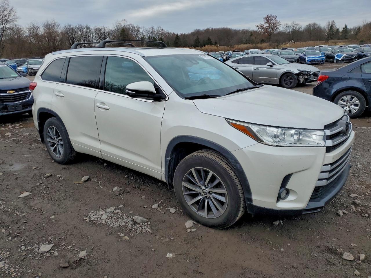 2017 TOYOTA HIGHLANDER