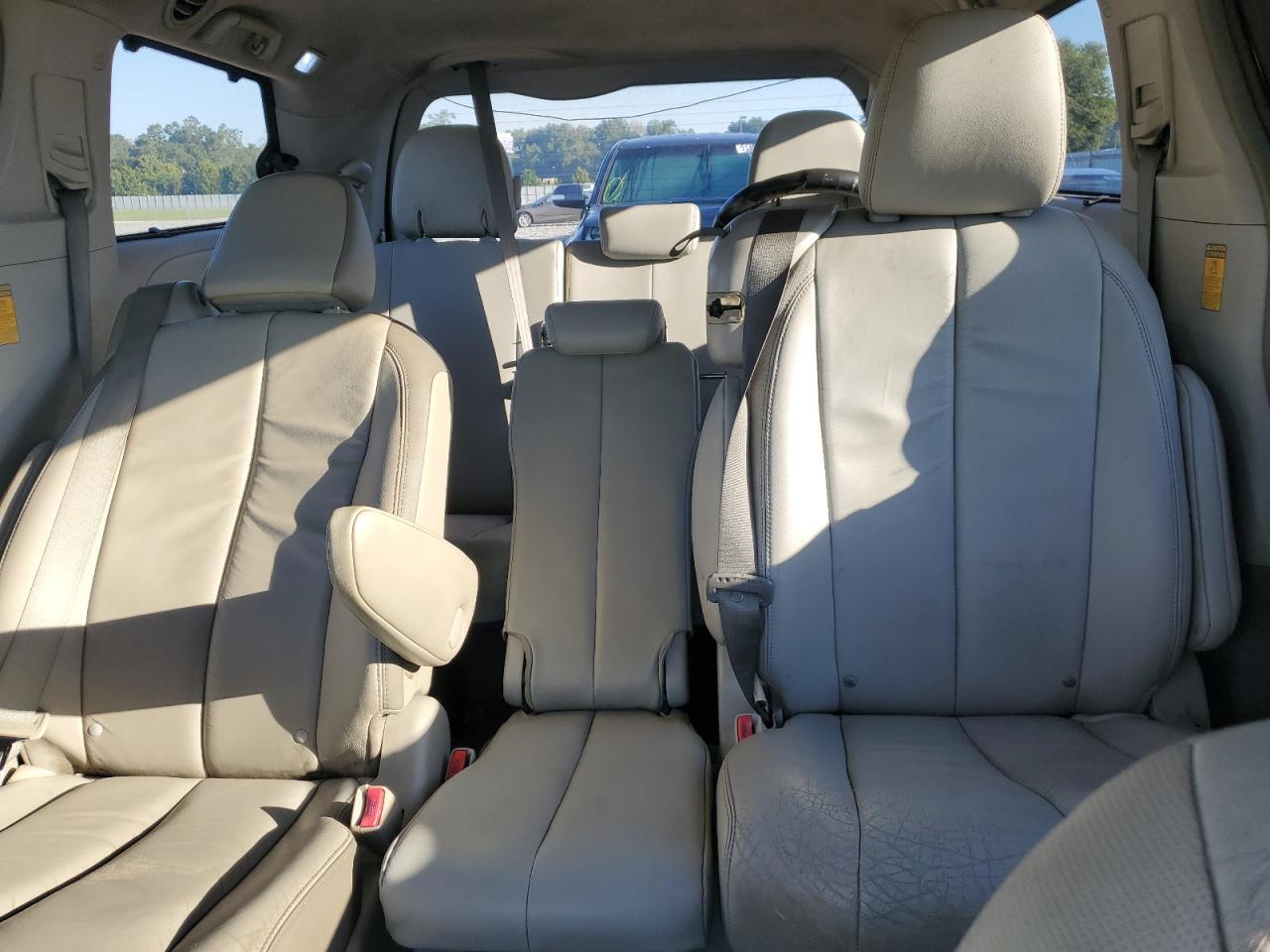 2013 TOYOTA SIENNA