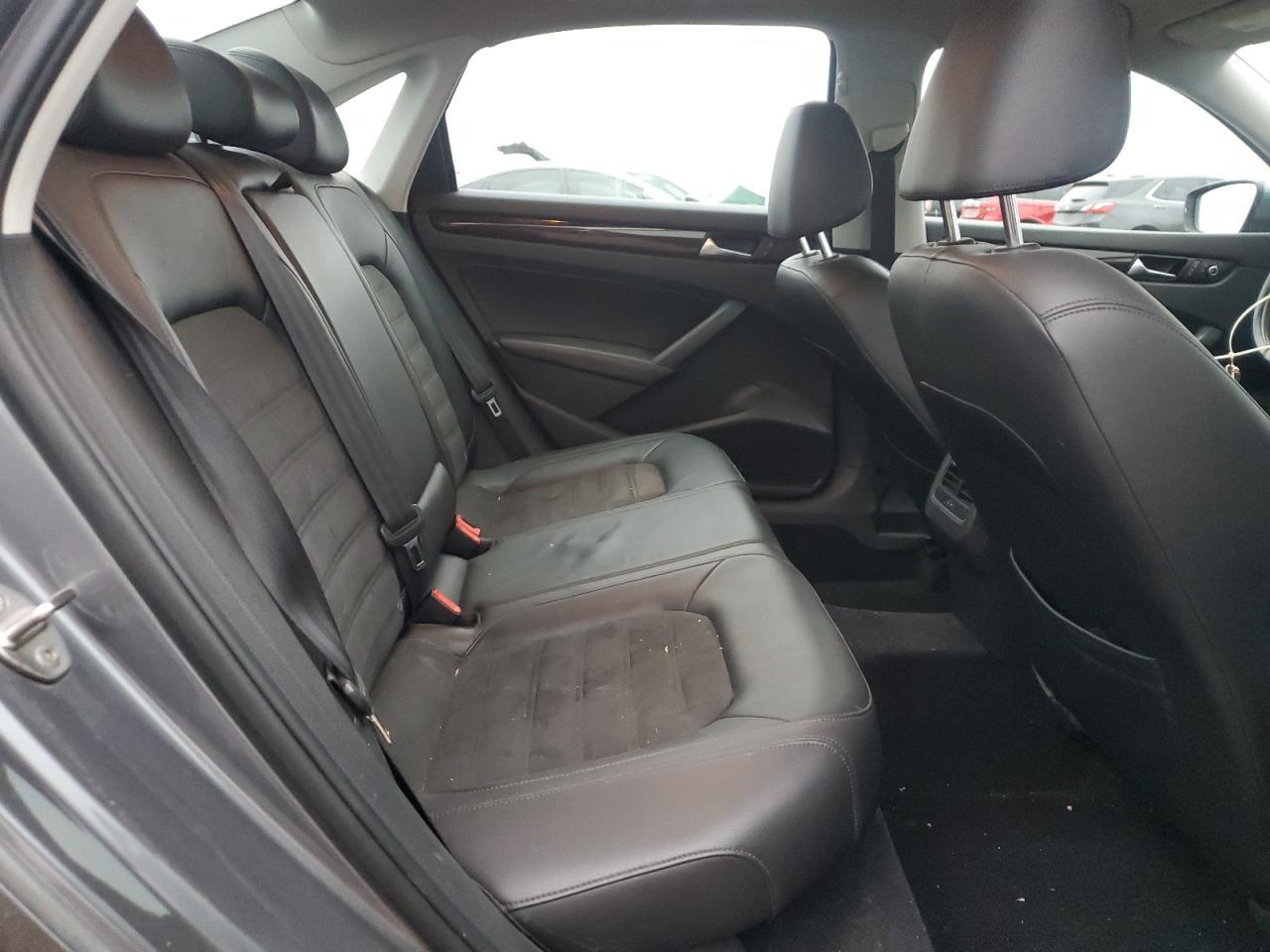 2015 VOLKSWAGEN Passat