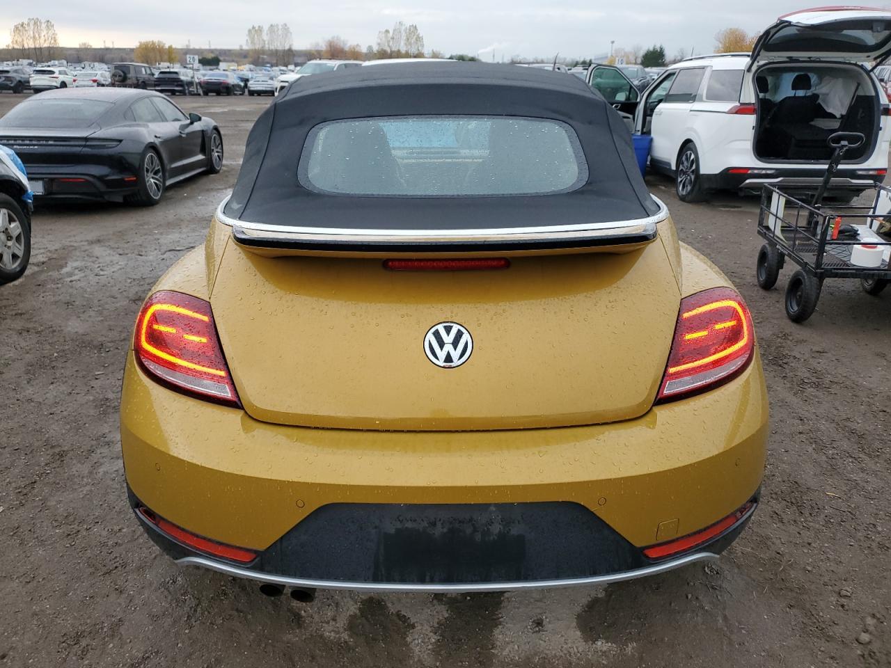 2018 VOLKSWAGEN Beetle