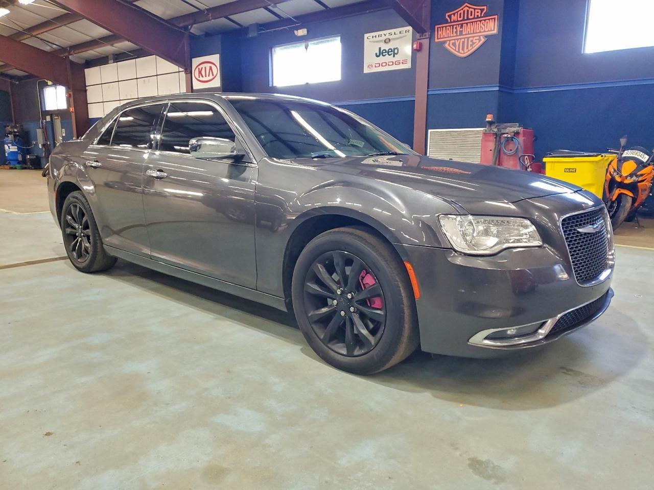 2019 CHRYSLER 300