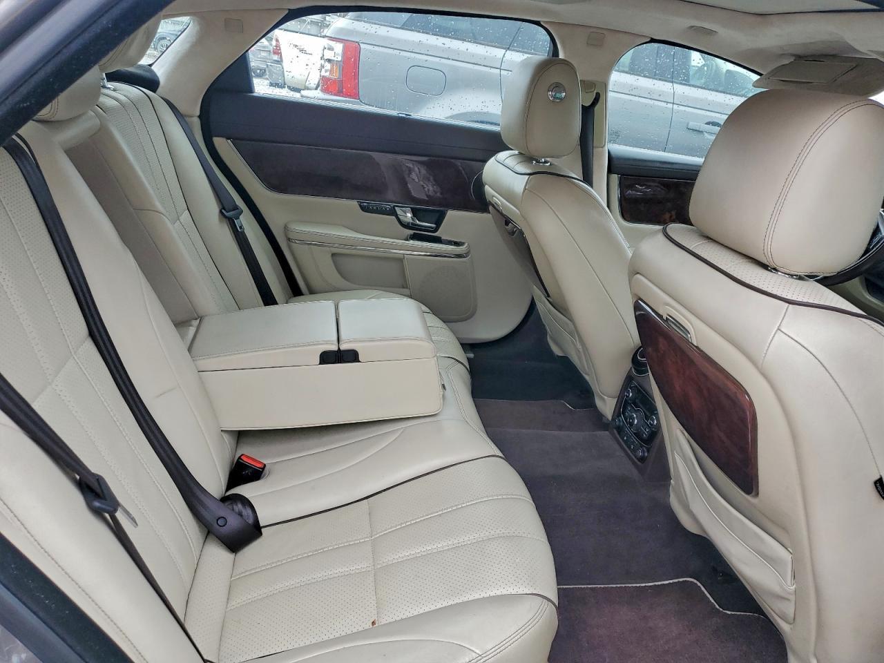 2011 JAGUAR Xj-Series