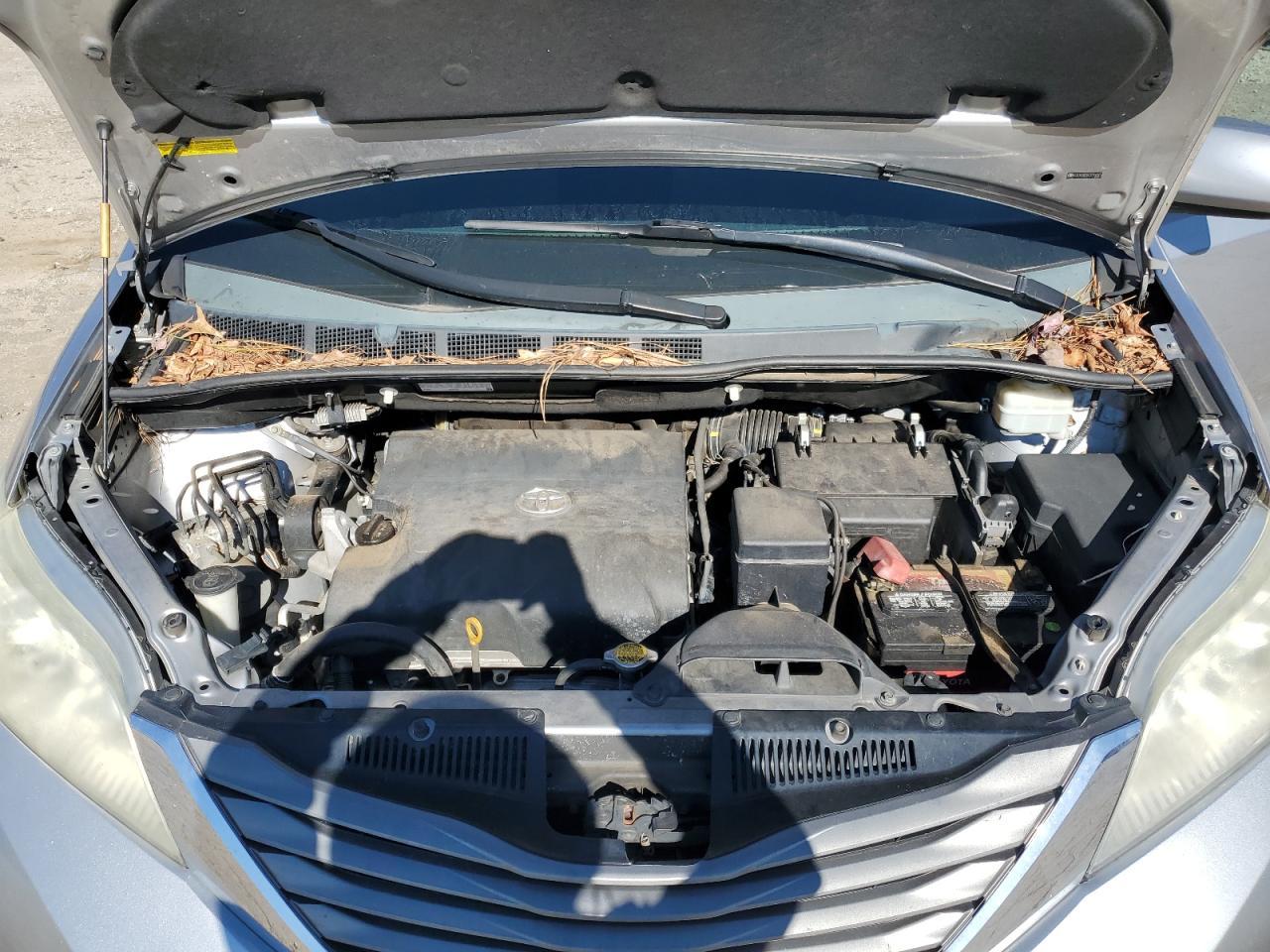 2012 TOYOTA SIENNA