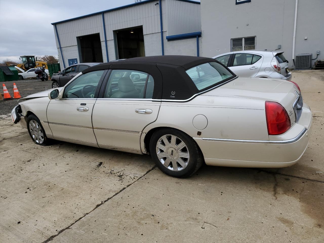 2003 LINCOLN Town Car