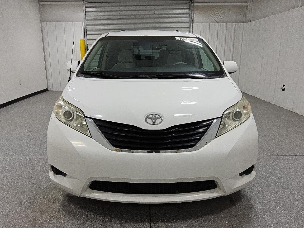2014 TOYOTA SIENNA