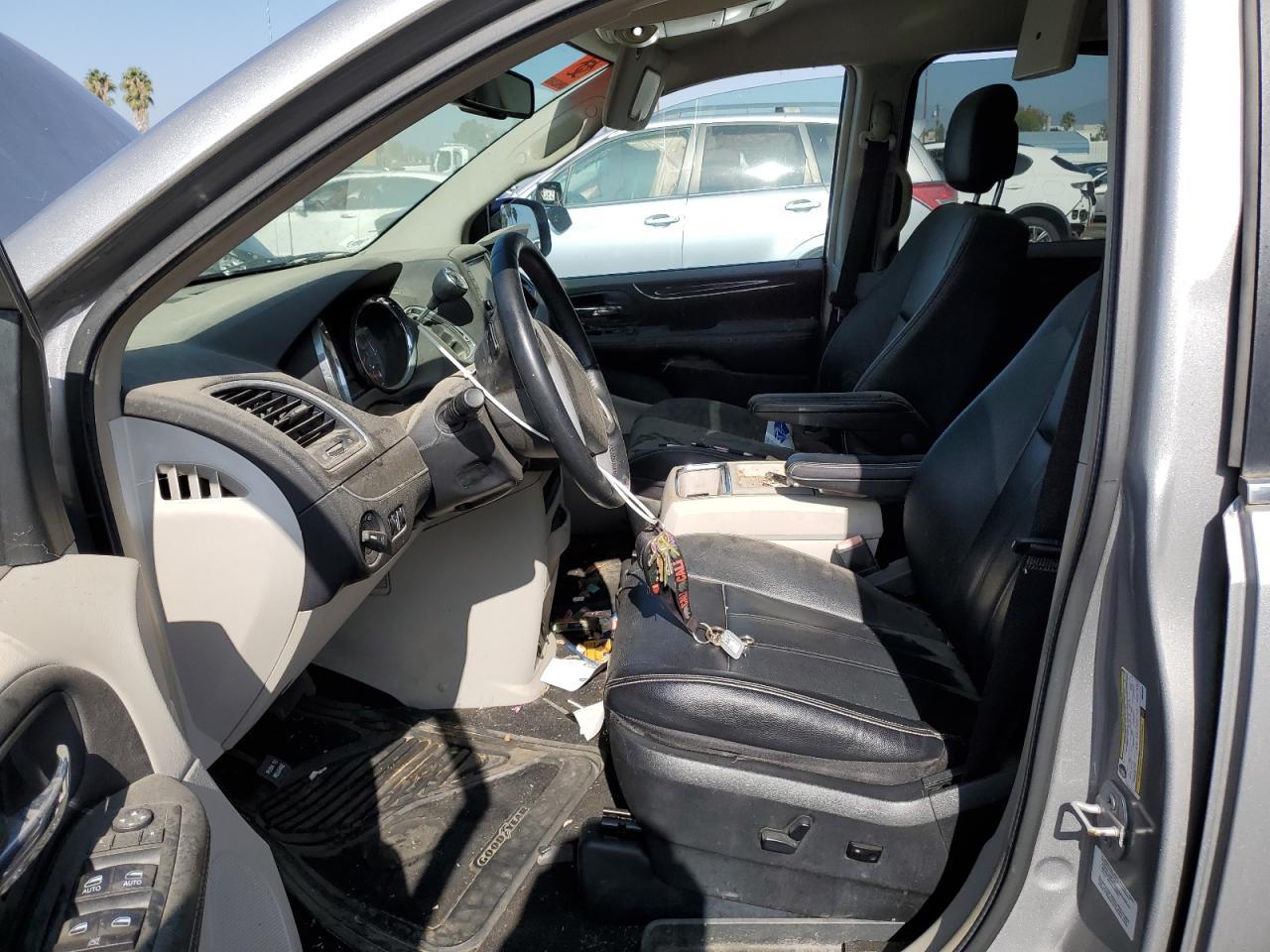 2014 CHRYSLER Town & Country