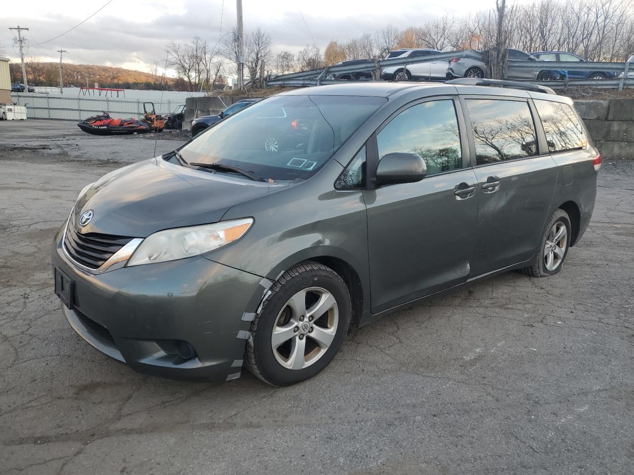 2012 TOYOTA SIENNA