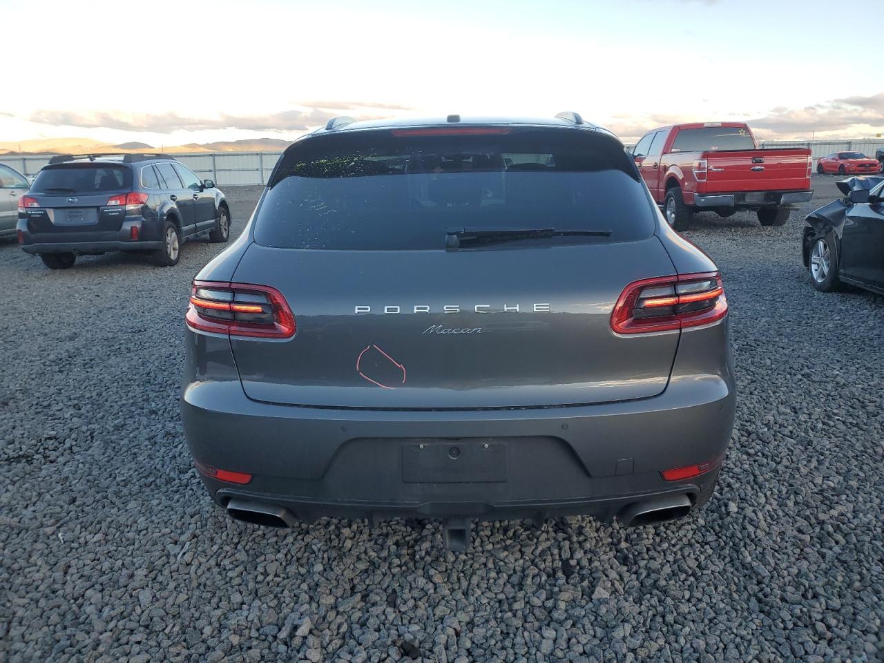 2018 PORSCHE Macan