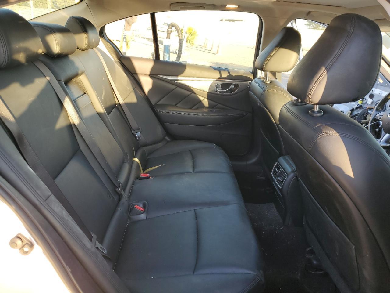 2015 INFINITI Q50