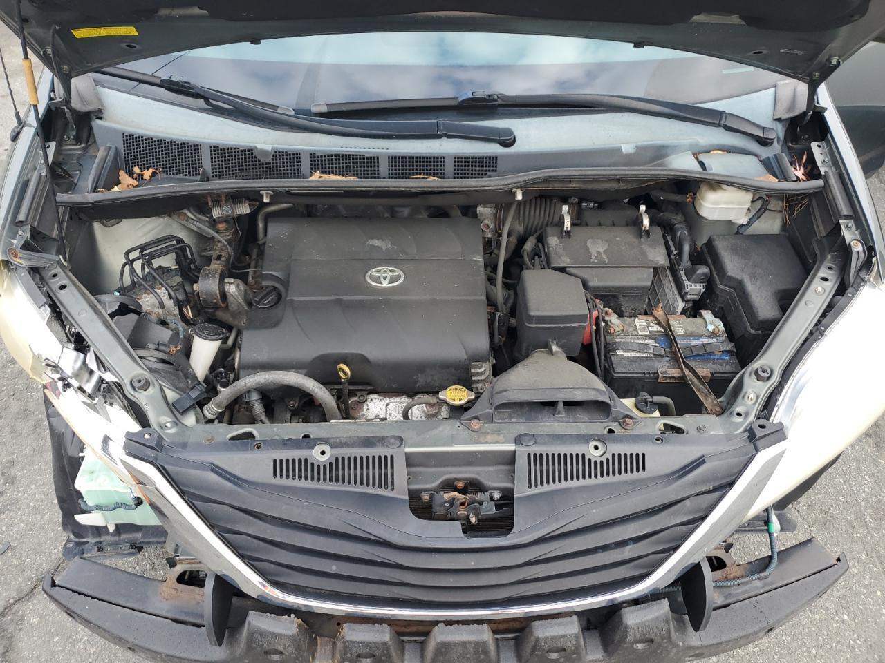 2013 TOYOTA SIENNA