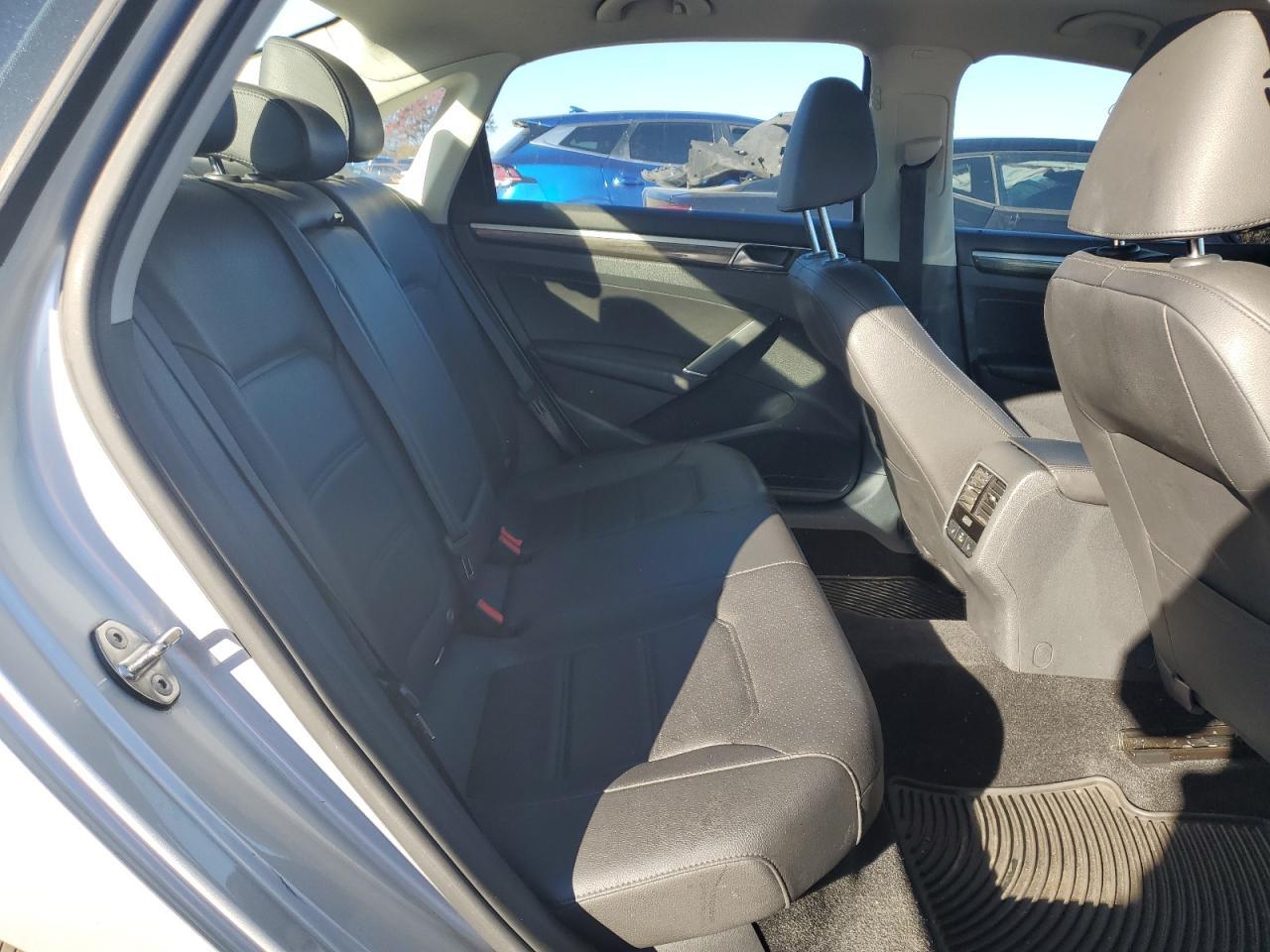 2018 VOLKSWAGEN Passat