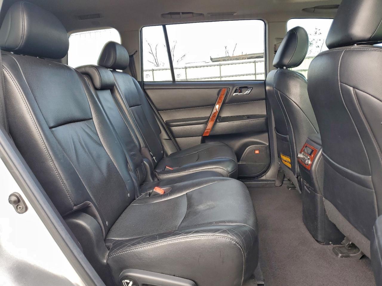 2011 TOYOTA HIGHLANDER