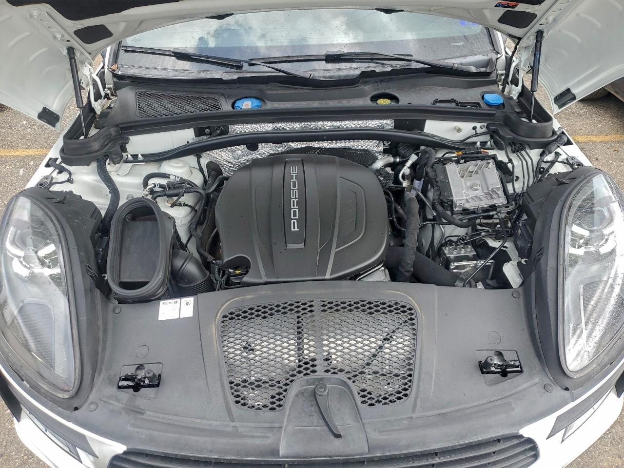 2019 PORSCHE Macan